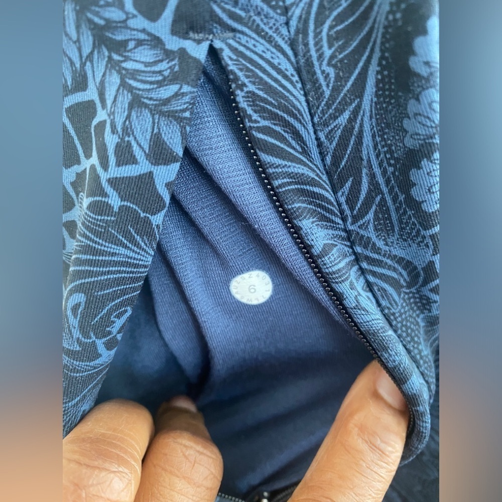 Lululemon Run On Tight (25")in Nouveau Mach Blue Black Leggings Size 6 - Picture 8 of 10